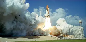 Drucke von Start der Space-Shuttle-Challenger, 1985. NASA-Fotografie Juni Drucke: Start der Space-Shuttle-Challenger, 1985. NASA-Fotografie.