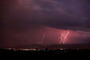 Cumulonimbus Cloud Formation Drucke: Lightning above city
