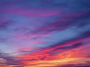 Mediterranean Landscape Photography Drucke: Low Angle View Of Sky At Sunset