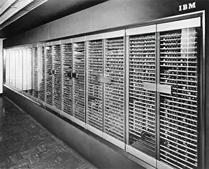 2001 Drucke: Mainframe in einem Computerlabor.