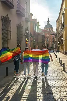 Urban Pride Celebration Drucke: Man with his back facing the demonstration with the rainbow flags