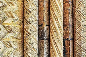 Gothic Architecture UK Drucke: Ornate columns on facade, medieval stonework