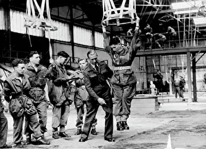 Vintage Aviation Images UK Drucke: Paratroops in Training at the R