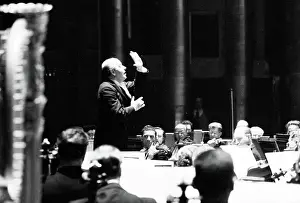 Drucke von Die Philadelphia Orchestra, Ormandy, im Palais de Chaillot. Photographien von Marshall-Plan-Programmen, Ausstellungen und Personal März Drucke: Die Philadelphia Orchestra, Ormandy