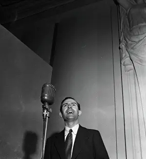 Bilder Datiert 9. März 2024: Radio. Fotos von Programmen, Ausstellungen und Personal des Marshall-Plans.