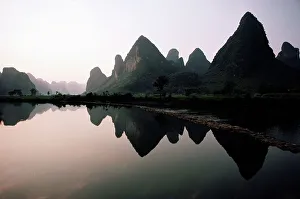 Serene Asian Landscapes Drucke: Reflections of mountains in the water