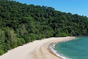 Andaman Sea Coastline Drucke: Sandy beach and forest Beach and lighthouse