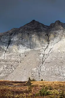 Jasper National Park Landscape Drucke: shadow of a cloud on a mountain, jasper alberta canada