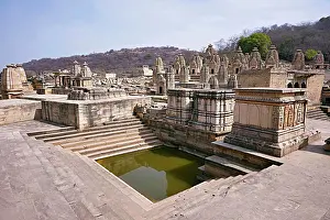 Drucke von Kleine Tempel und Heiligtümer, Bateshwar Group of Temples, Morena, Madhya Pradesh, Indien Kleine Tempel und Heiligtümer, Bateshwar Group of Temples, Morena, Madhya Pradesh Mai Drucke: Kleine Tempel und Schreine, Bateshwar-Gruppe von Tempeln.