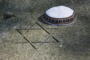 Jewish Holiday Traditions Drucke: Star of David and kippa