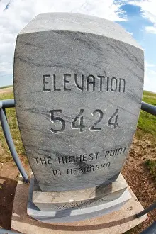 Drucke von Steinmarkierung am höchsten Punkt von Nebraska, Panorama Point, 5.424 Fuß über dem Meeresspiegel September Drucke: Steinmarkierung am höchsten Punkt von Nebraska