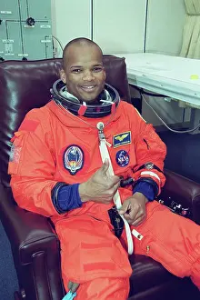 Space Shuttle Atlantis Drucke: Suiting up in the Operations and Checkout Building