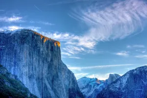 Yosemite National Park Landscape Drucke: Sun rises. First light on top of El Capitan. Yosemite, California, US