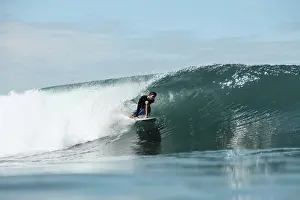 Surfing In Indonesia Drucke: Surfer on a wave