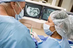 Surgeon Operating Room Drucke: Surgeons During An Operation