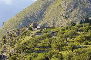 Drucke von Verlassenes Haus in Qeparo, bei Himara, Albanische Riviera, Qark Vlora, Albanien Albanien Drucke: Verlassenes Haus in Qeparo, bei Himara.