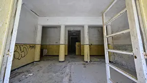 Graffiti Art Greece Drucke: Abandoned interior with graffiti