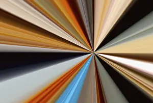 Drucke von Abstrakter Hintergrund farbiger Strahlen, die sich an einem Punkt vereinigen. Bewegungsunschärfeffekt Buntes Abstraktes Kunstwerk Drucke: Abstrakter Hintergrund von farbigen Strahlen, die sich an einem Punkt vereinigen.