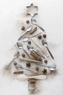 Colorful Christmas Decoration Drucke: Abstract christmas tree made with tableware