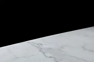 Abstract Marble Background Drucke: Abstract diagonal background with one part solid black and another white marble