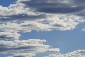 Deserted Blue Skies Drucke: Abstract fluffy white clouds float in the blue sky background