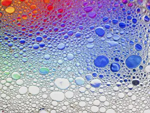 Multicolored Design Drucke: An abstract image featuring a vibrant array of colorful bubbles