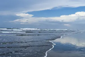Weather Forecast Background Drucke: Abstract reflection of sky in the sea