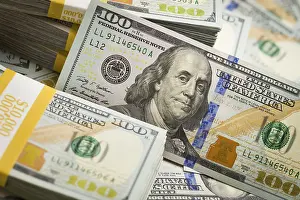 Newly Designed US Dollar Note Drucke: Abstract stacks of the U.S. newly designed one hundred dollar bill