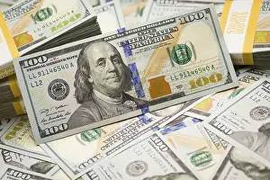 US Currency Stacked High Drucke: Abstract stacks of the U.S. newly designed one hundred dollar bill