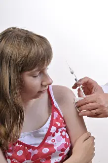 Studio Shot Medical Care Drucke: Adolescent getting an injection