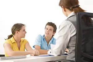 Adolescent Training Drucke: Two adolescents sitting at a table with their trainer