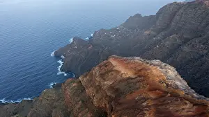 La Gomera Aerial View Drucke: Aerial view, cliffs, red earth