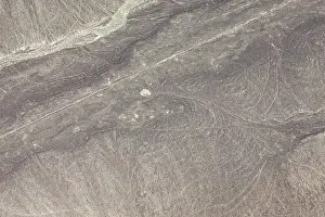 Archeological Site Peru Drucke: Aerial view of line patterns in a dry