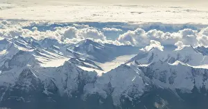 Drucke von Luftbildansicht der Berge Eiger, Mönch und Jungfrau und des Grossen Aletsch-Gletschers im Hintergrund, Berner Alpen, Schweiz Luftbildansicht der Berge Eiger Kulturerbestätten Drucke: Luftaufnahme der Berge Eiger