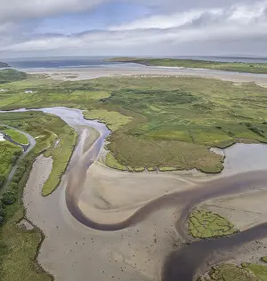 Irland Drucke: Luftbildansicht von Flussstrukturen.