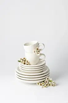 White Ceramic Plates Drucke: Aesthetic stack of white tableware including cups and plates adorned with tiny spring flowers