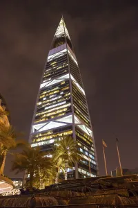 Arabian Peninsula Skyscrapers Drucke: Al Faisaliyah Centre skyscraper