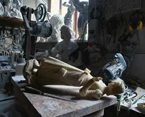 European Handicrafts Drucke: Alabaster workshop, figures of alabaster