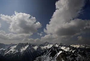Cloudy Mountain Peaks Drucke: Algaeu Alps under a cloudy sky and the peak of Mt