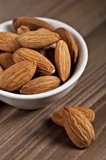 Studio Shot Of Almonds Drucke: almonds isolated on the white background