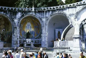 Vintage Church Architecture Drucke: Altars in the Basilica of the Immaculate Conception, Lourdes, France 1973
