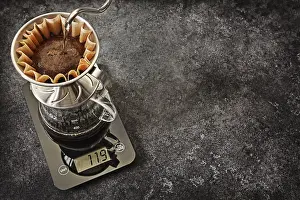 Modern Architecture Kitchen Design Drucke: Alternative Coffee Brewing. Dripping Water From Gooseneck Kettle Into Coffee Dripper Filter Holder With Coffee Ground