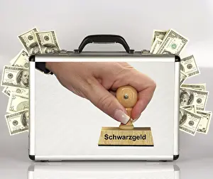 Drucke von Aluminiumgehäuse, Koffer, 100-Dollar-Scheine, grüner Rücken, Lösegeld, Schwarzgeld, Finanzamt, Bank, Geldtransporte , Bestechungsgeld , US-Dollar , USD , Briefmarke , Holzstempel Clackmannanshire Drucke: Aluminium-Kasten, Koffer, 100-Dollar-Scheine