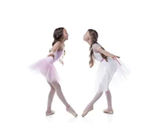 Elegant Dance Movements Drucke: Amusing young ballerinas posing looking at each other
