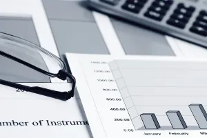 Economic Crisis Management Drucke: Analysis of business reports