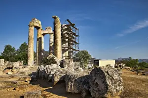 Peloponnese Landscape Drucke: Ancient columns with landscape in the background