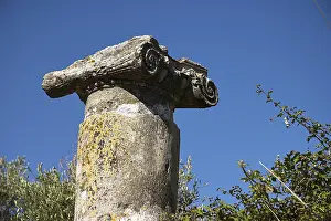 Southeast Europe Photography Drucke: Ancient grey column, chapter, detail