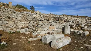 Ancient Civilization Archaeological Site Drucke: Ancient wall, reclining columns