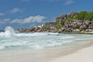 Uninhabited Rocky Shoreline Drucke: Anse Source dArgent Beach