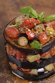Fried Eggplant Appetizer Drucke: Appetizer fold a pile fried eggplant with tomatoes